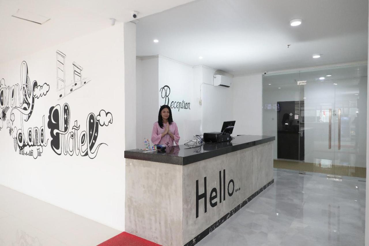 Heavenly Land Family Hotel Palembang Buitenkant foto
