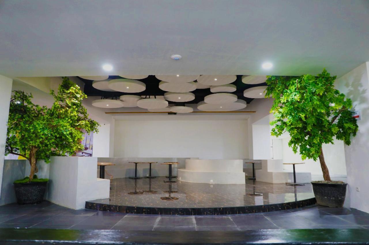 Heavenly Land Family Hotel Palembang Buitenkant foto