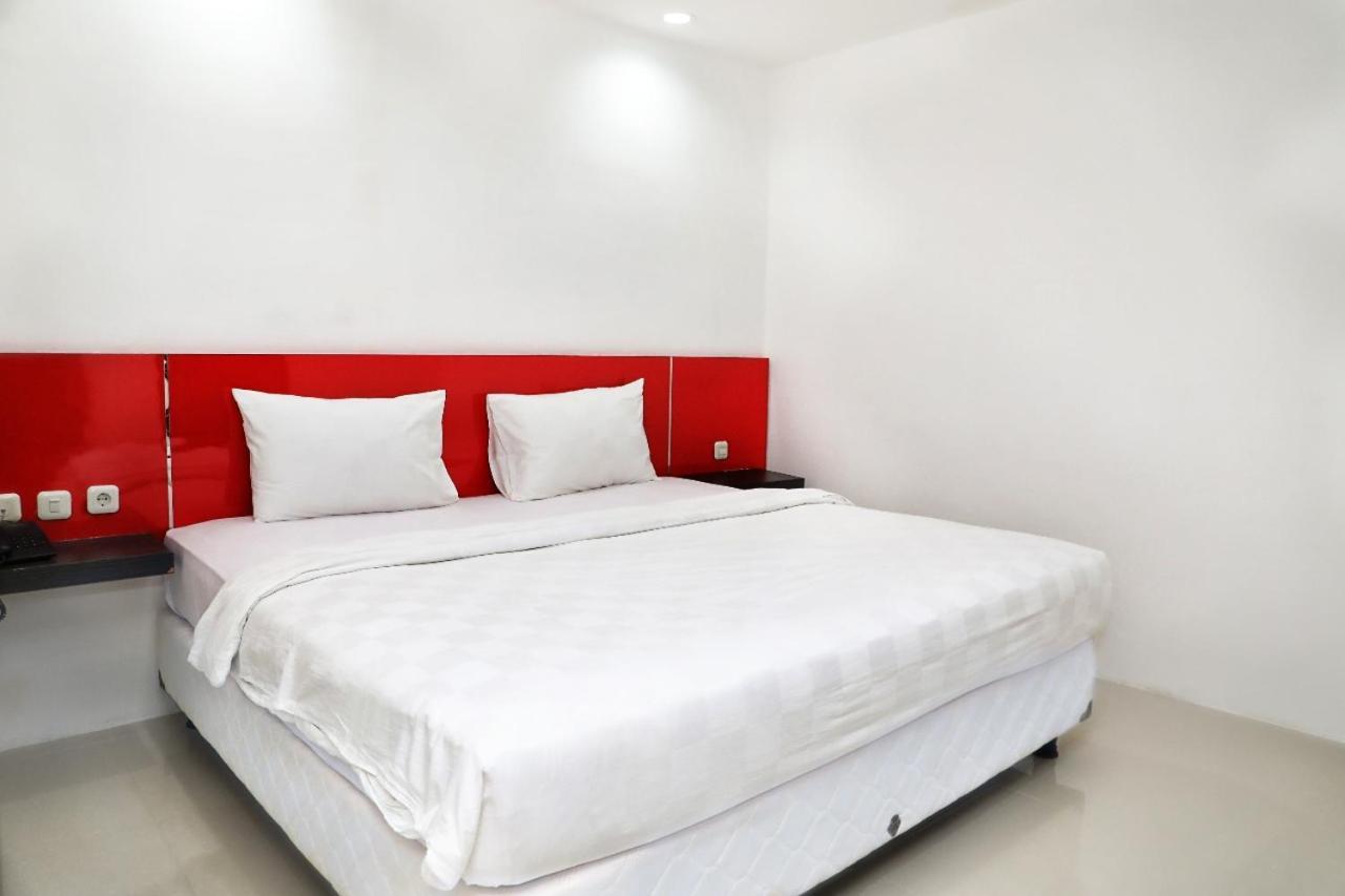 Heavenly Land Family Hotel Palembang Buitenkant foto