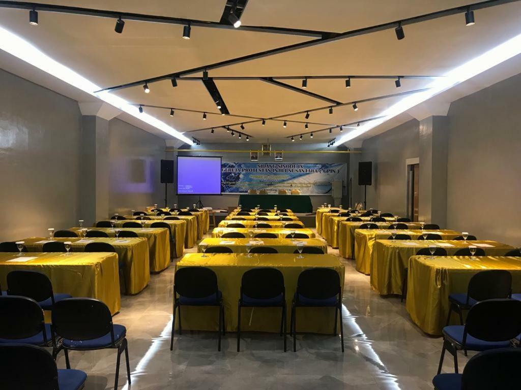 Heavenly Land Family Hotel Palembang Buitenkant foto