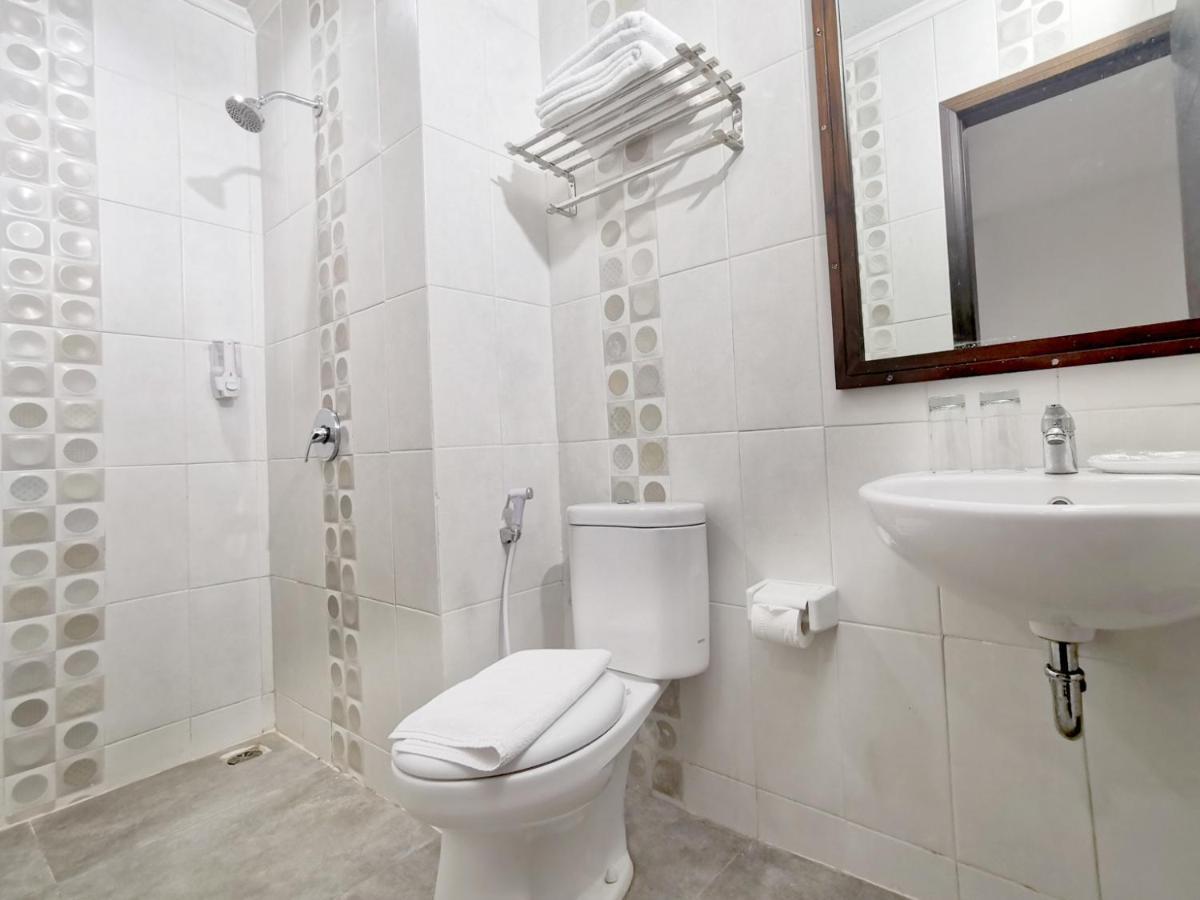 Heavenly Land Family Hotel Palembang Buitenkant foto